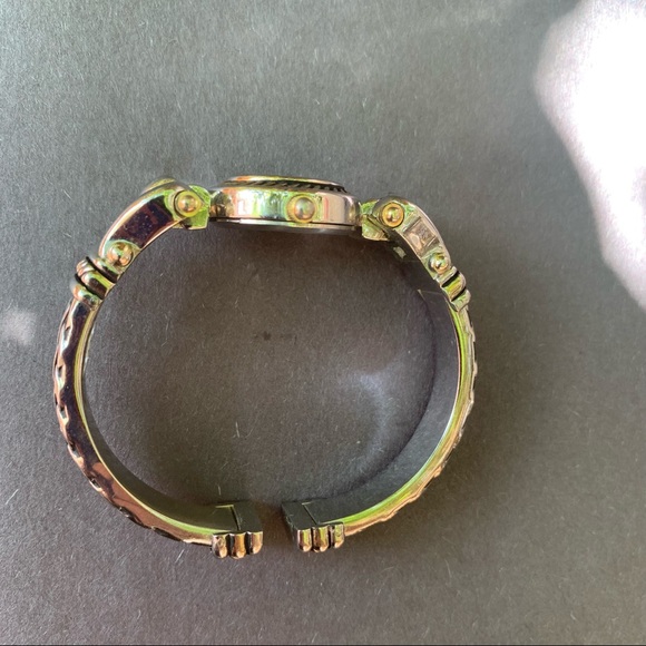 Chico’s Silver Tone Bracelet Watch Hinged Round Circle Face - Picture 4 of 4